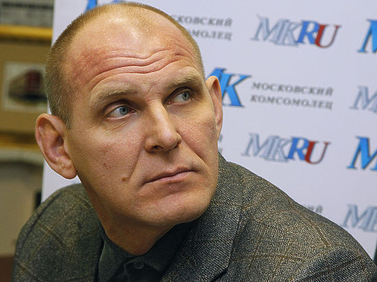 Александр КАРЕЛИН — «МК»: «Смотрю, стоит какой-то человек и говорит мне обидные слова...» Александр КАРЕЛИН — «МК»: «Смотрю, стоит какой-то человек и говорит мне обидные слова...»