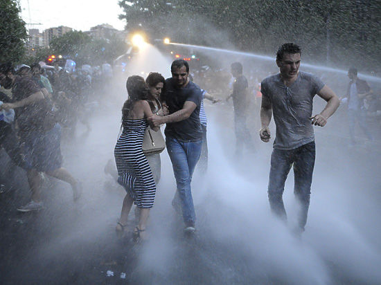 Координатор митингов в Ереване рассказал, как протест устроен изнутри