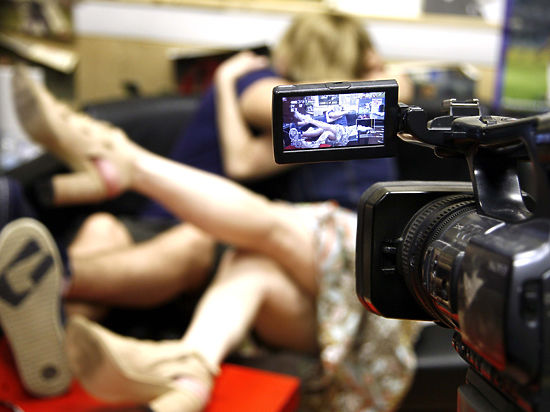 Девушка  с помощью соцсетей  и собственного тела разоблачает неверных мужей