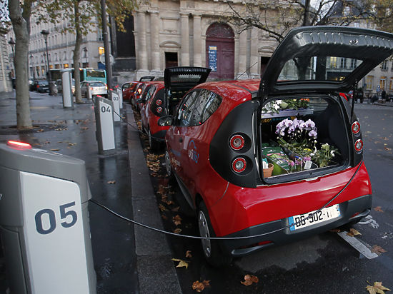 Как в Париже борются за чистый воздух: от солнечных батарей до электромобилей