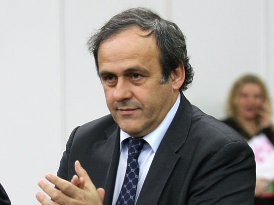Премьер-министр Франции выразил поддержку главе УЕФА