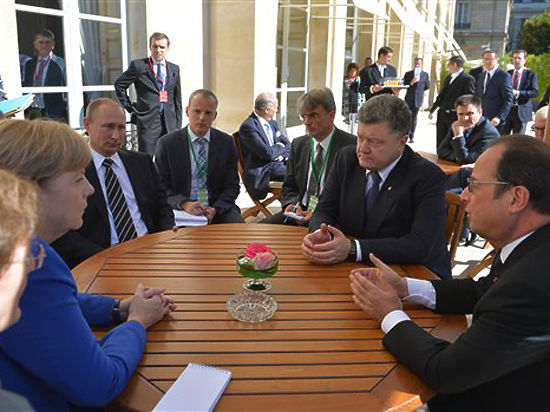 На переговорах «нормандской четверки» Путин, Меркель и Олланд атаковали Порошенко