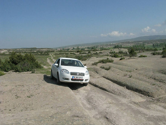 Геологи нашли в Турции следы доисторических автомобилей и города гномов