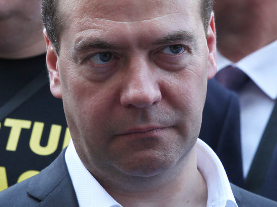 Медведев заявил что россияне хорошо приспособились к падению рубля