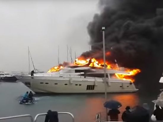 В турецком порту сгорела яхта российского олигарха за $6 млн