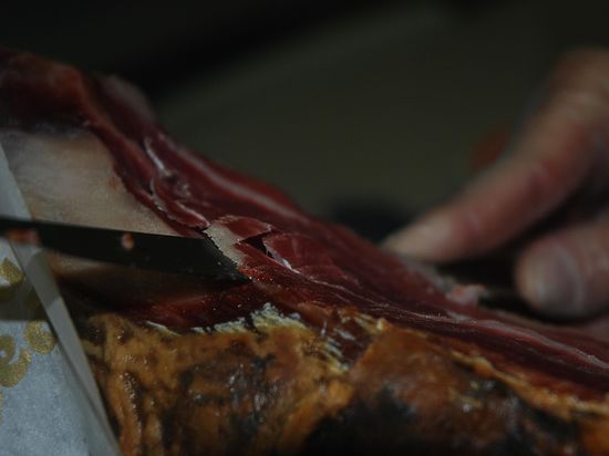 Мясопромышленники напомнили об отсутствии запрета на импорт хамона