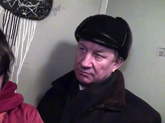 Депутат Госдумы снял видео, как застрял в лифте с коллегой
