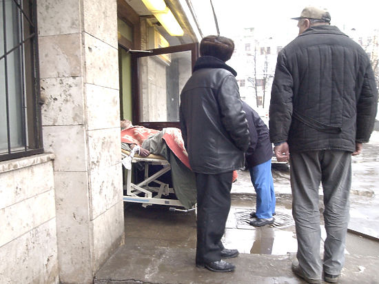 Почему в России принято издеваться над покойниками уже после смерти