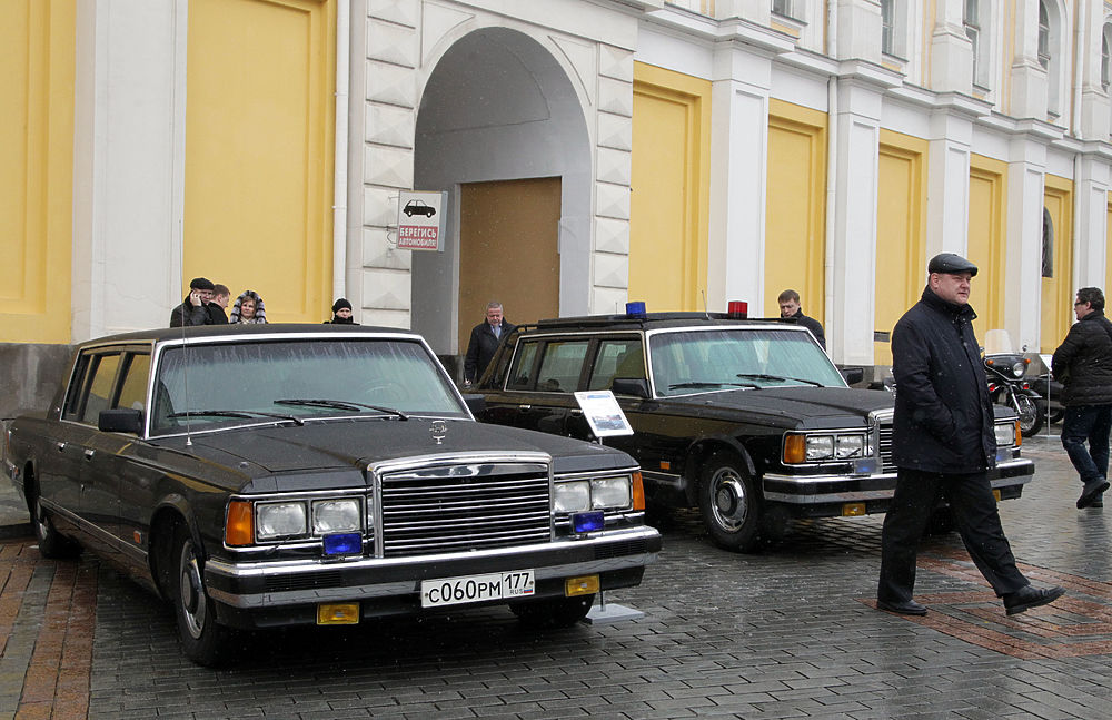 ФСО показала служебные суперавтомобили Путина с 2000 года