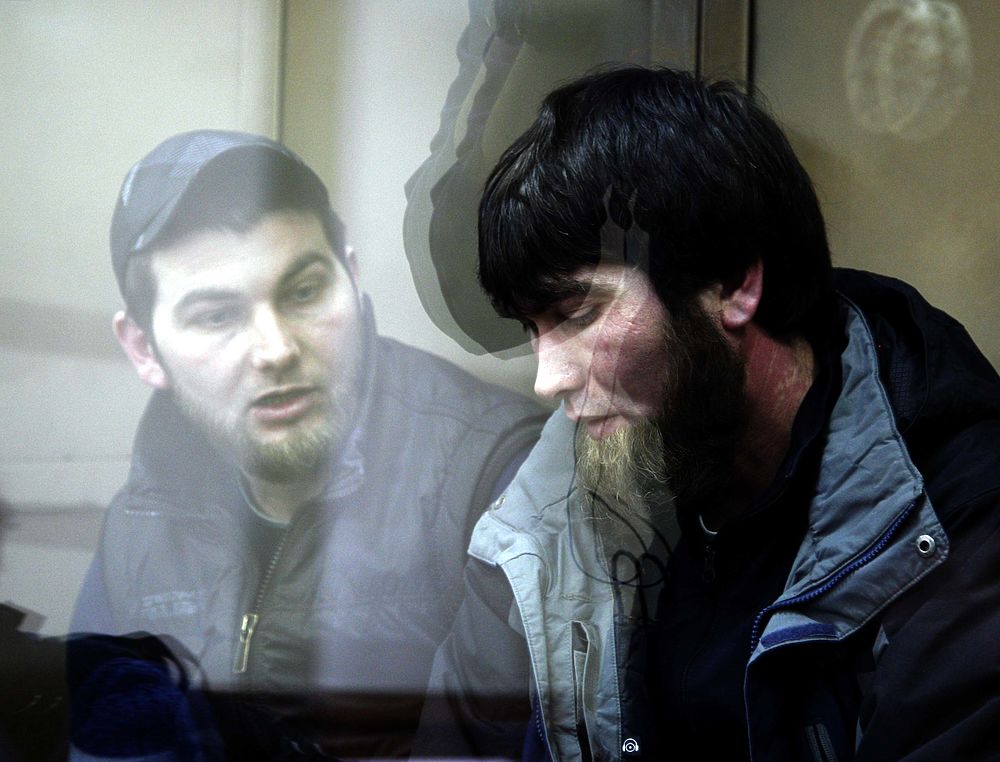 Мосгорсуд продлил срок ареста пятерых обвиняемых в убийстве Бориса Немцова до 28 мая. 