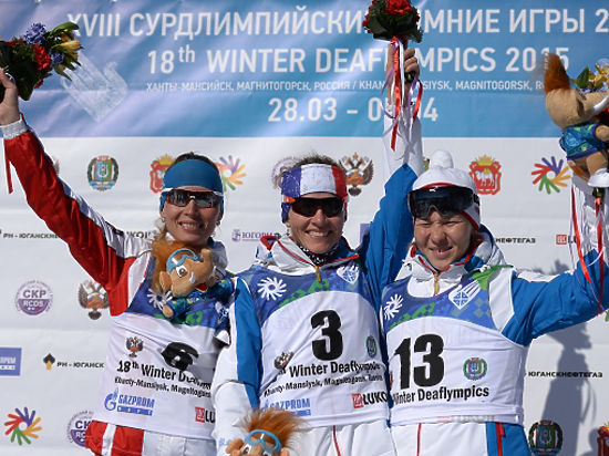 Бронзовый призер Сурдлимпиады Раиса Головина (справа). 