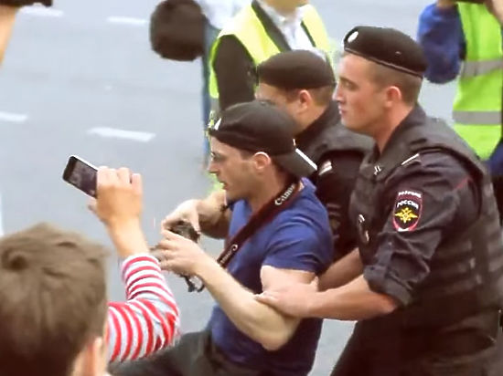 Сергею Ахметову предъявлено обвинение за участие в митинге в Москве, хотя он был в Петербурге
