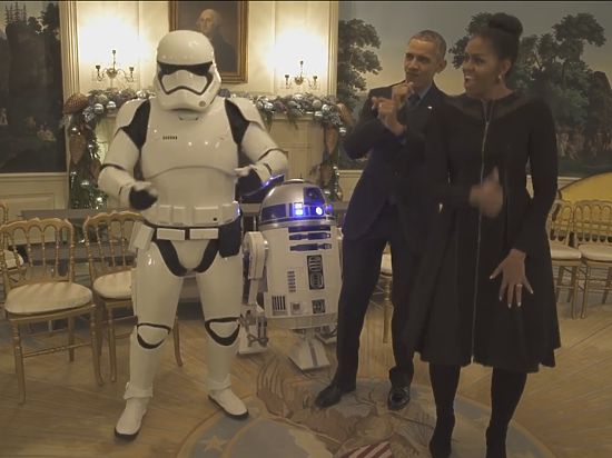 Обама с женой устроили пляски с R2 D2 и имперскими штурмовиками