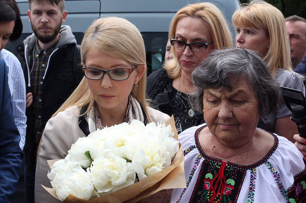 Вернувшуюся на Украину Савченко встречали мать, Тимошенко и ликующая толпа