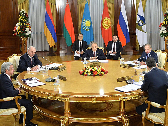 Лукашенко огорчил Путина мрачной речью на саммите ЕАЭС