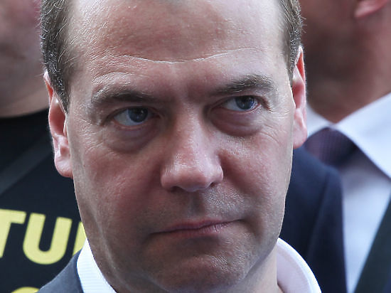 Медведева высмеяли в соцсетях после поздравления с Днем России