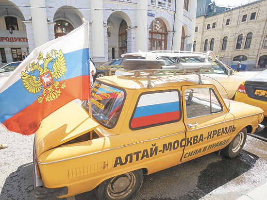  К Путину на желтом «Запорожце»: алтаец устроил автопробег из-за нищеты