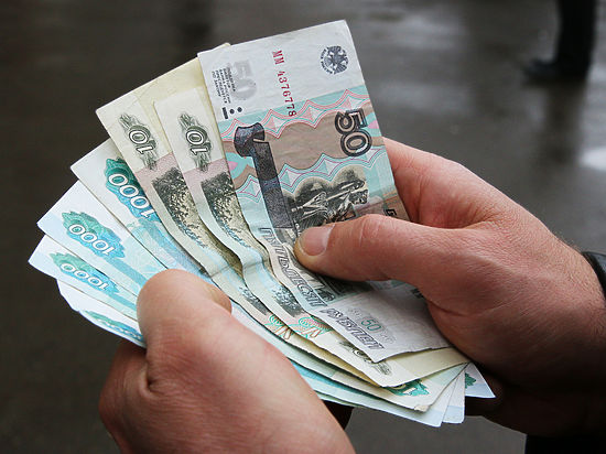 Чиновники задумались о взятии под контроль крупных расходов россиян