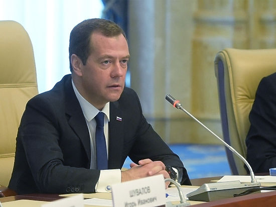 Зачем Медведев послал учителей в бизнес