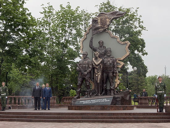 В Луганске взорвали монумент погибшим террористам ЛНР