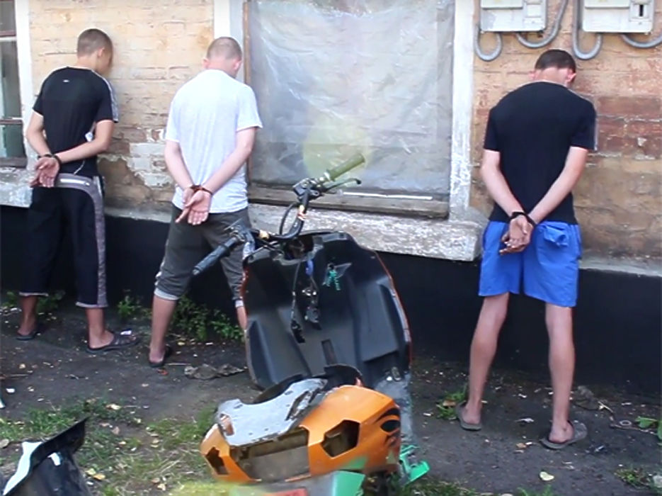 Задержание подростков-диверсантов в ДНР: изъяты шприцы и самодельные бомбы 
