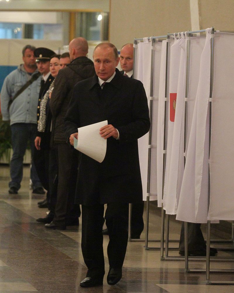 Владимир Путин проголосовал на думских выборах в первой половине дня 18 сентября на участке в РАН.