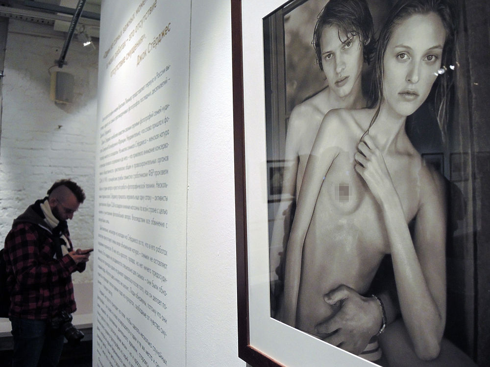Песков назвал хулиганской выходкой закрытие «педофильской» выставки Стёрджеса
