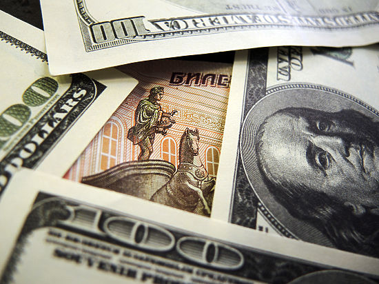 Настало время покупать валюту: эксперты-пессимисты сулят обрушение рубля