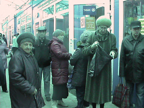 В подмосковном Чехове старикам начали бесплатно раздавать хлеб