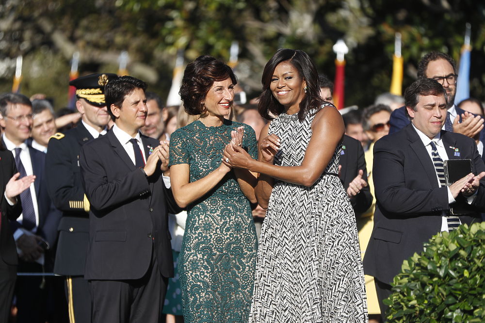 На "прощальном" приеме в Белом доме Мишель Обама удивила своим нарядом