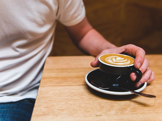 Генетики разобрались, почему не все люди ощущают бодрость после кофе