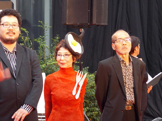 Токийский кинофестиваль: героиня документального фильма появилась с яичницей на голове