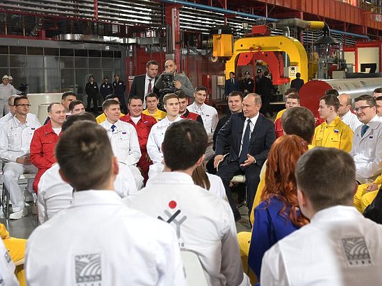 Путин поведал суровым челябинским рабочим об идеальном завершении своей карьеры