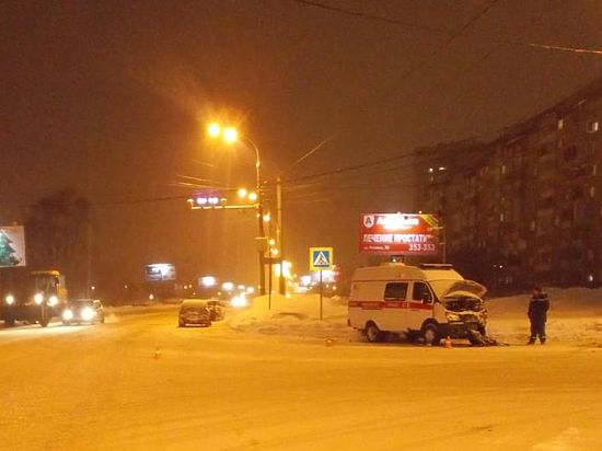 Автомобиль «скорой помощи» в Ижевске попал в ДТП