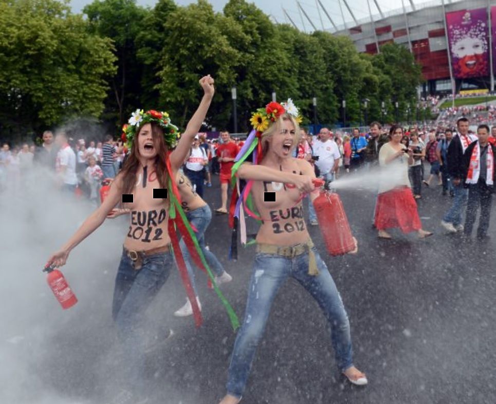 Слухи о раздорах среди активисток Femen начали появляться еще в 2015 году, теперь же одна из участниц сообщила, что движение окончательно распалось.