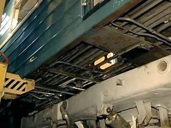 Скончалась прыгнувшая с сыном под поезд московского метро женщина