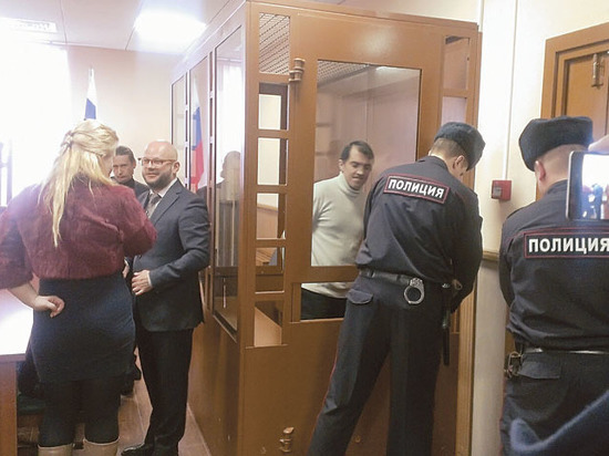 Сын актрисы Завьяловой получил приговор за убийство кухонным ножом