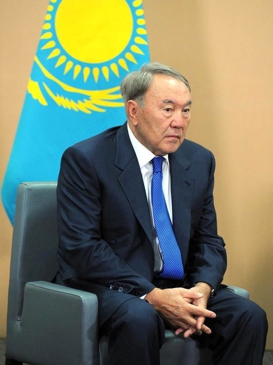 Эксперт: переводом казахского алфавита на латиницу Назарбаев запустит деградацию Казахстана