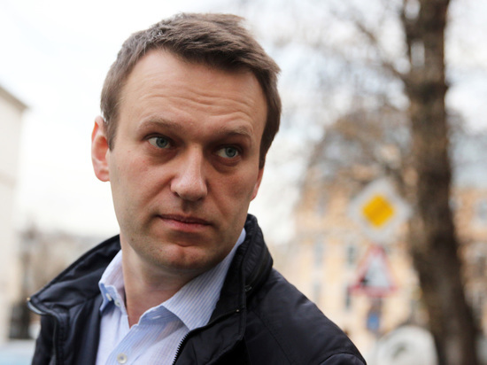 Навальный вылетел за границу
