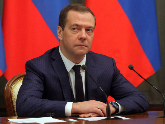 Генпрокуратура вернула в СК РФ запрос о «тайной империи» Медведева