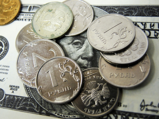 Между долларом и рублем: в какой валюте выгоднее хранить средства