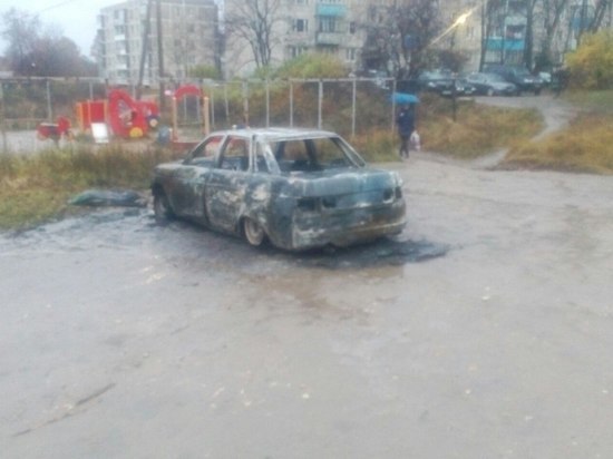 В Тейково в результате поджога сгорел автомобиль