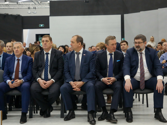 Единороссы Волгограда подвели итоги политического сезона на региональной конференции