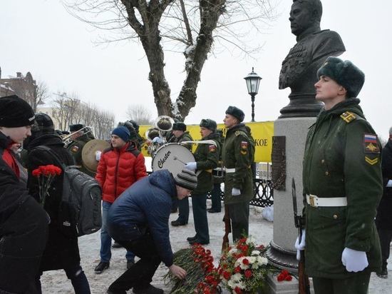 В Костроме открыли памятник легендарному полководцу Александру Василевскому