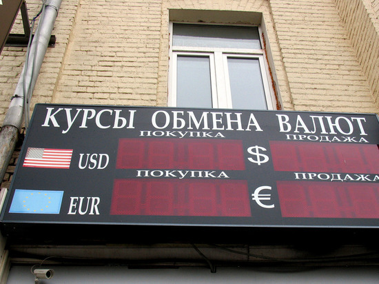 Три «убийцы» рубля: спешите купить валюту