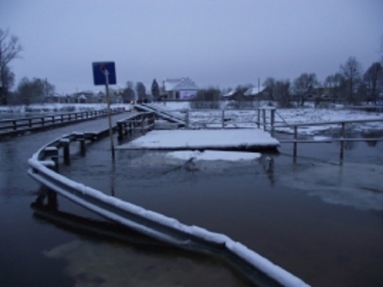 В Ивановской области река Теза вышла из берегов, затоплен мост 