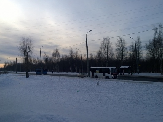Пьяный водитель протаранил два пассажирских автобуса в Архангельске