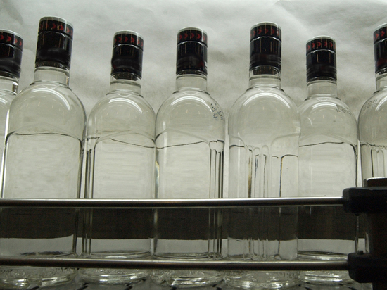 Россияне стали меньше пить из-за нехватки денег: найдена замена