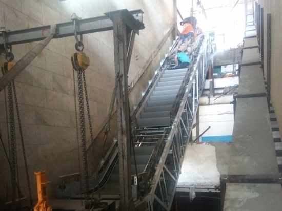 На станции Пионерская в Волгограде меняют эскалатор