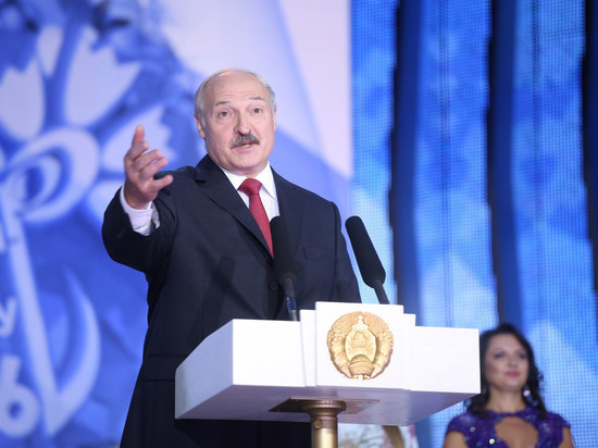 "По-другому не умеем": Лукашенко призвал белорусов не пить водку литрами